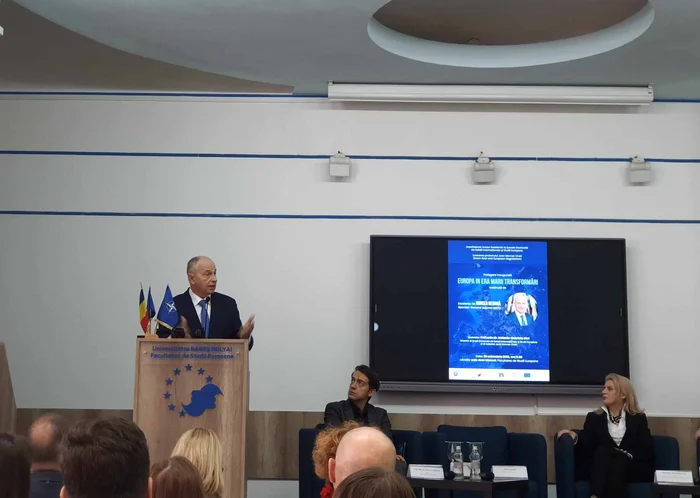 Mircea Geoană a vorbit despre situația din Orientul Mijlociu la UBB. FOTO: Remus Florescu