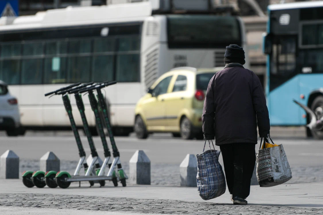 Persoanele de peste 65 de ani se vor putea deplasa la cumpărături în intervalul orar 11.00-13.00INQUAM Photos / Alberto Grosescu