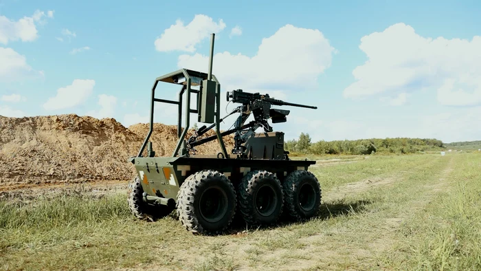 Ucraina înarmează robotul terestru „Ravlyk” cu mitraliera M2 Browning și îl trimite pe front