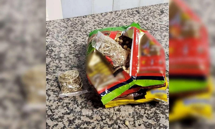 Bijuteriile erau ascunse în pungi de cereale