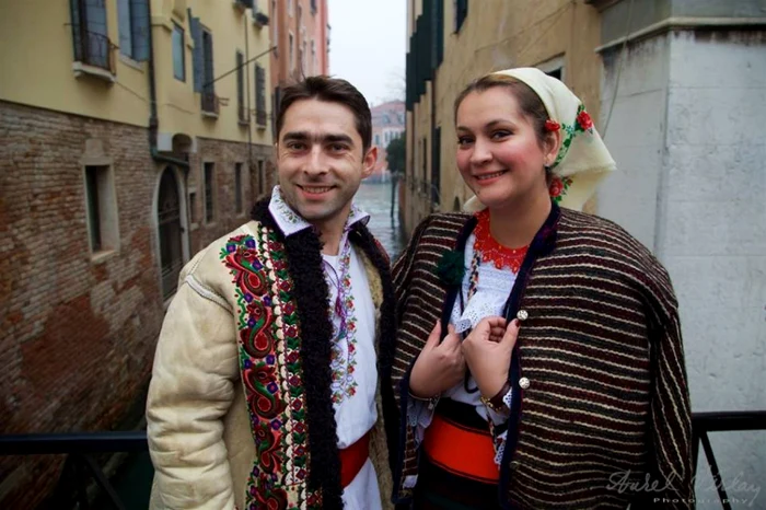 România în port popular la Carnavalul de la Veneţia Sursă foto Facebook Mihai Stan Autor Aurel Vîrlan