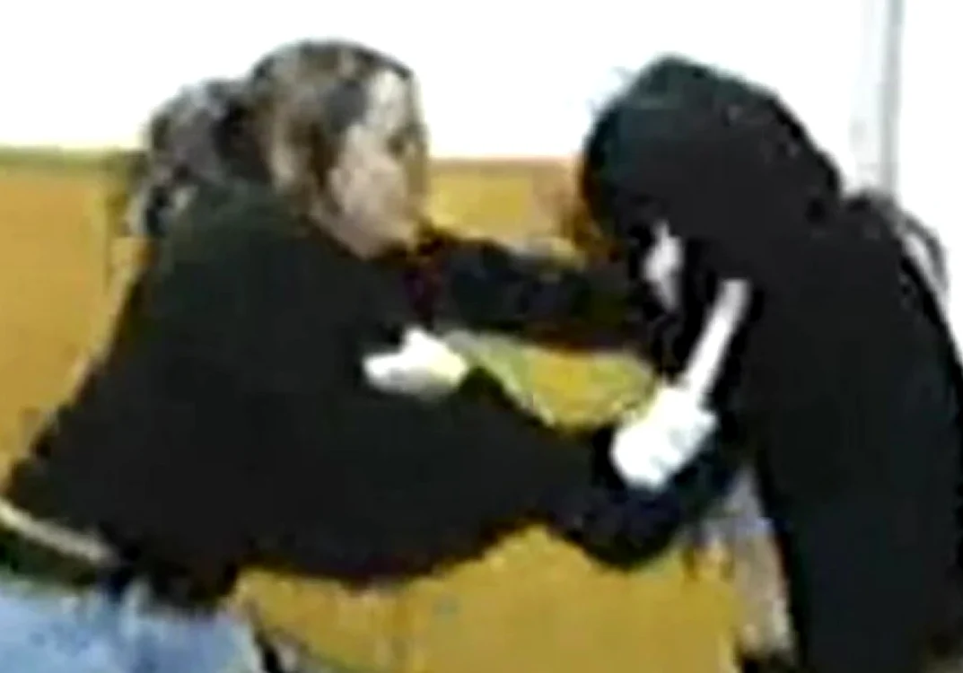 Două eleve de 13 ani sunt extrem de agresive cu colegele mai mici. Foto arhivă