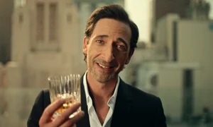 1 thumbnail 3 adrien brody walkers ad cheers moment with jwblack jpg jpeg