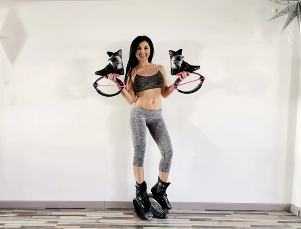 
    Kinga Sebestyen vinde în rate ghetele originale de Kangoo Jumps  