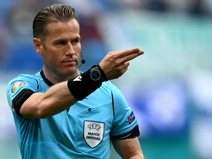 Danny Makkelie a refuzat un penalty clar României. Foto Getty images