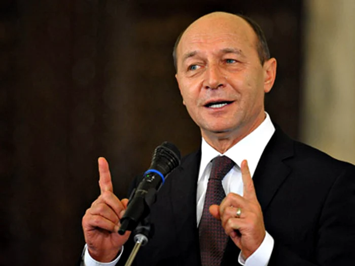 
    Băsescu spune că naţionala poate face faţă şi fără Mutu  