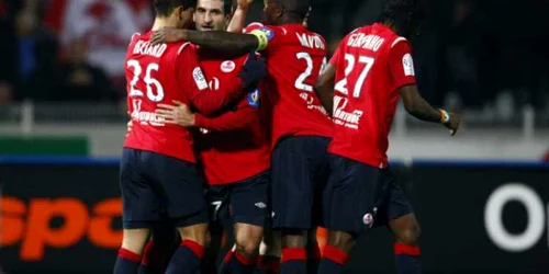 Jucătorii lui Lille se bucură după ce au devenit noii lideri din Ligue 1