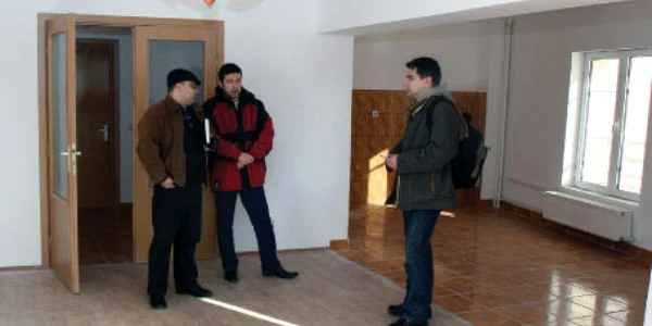 Dezvoltatorii sunt în situaţia de a face tot felul de oferte pentru a-şi vinde apartamentele