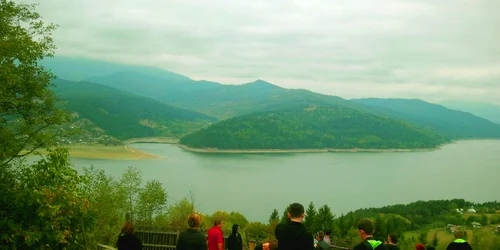 lacul bicaz foto traian badulescu