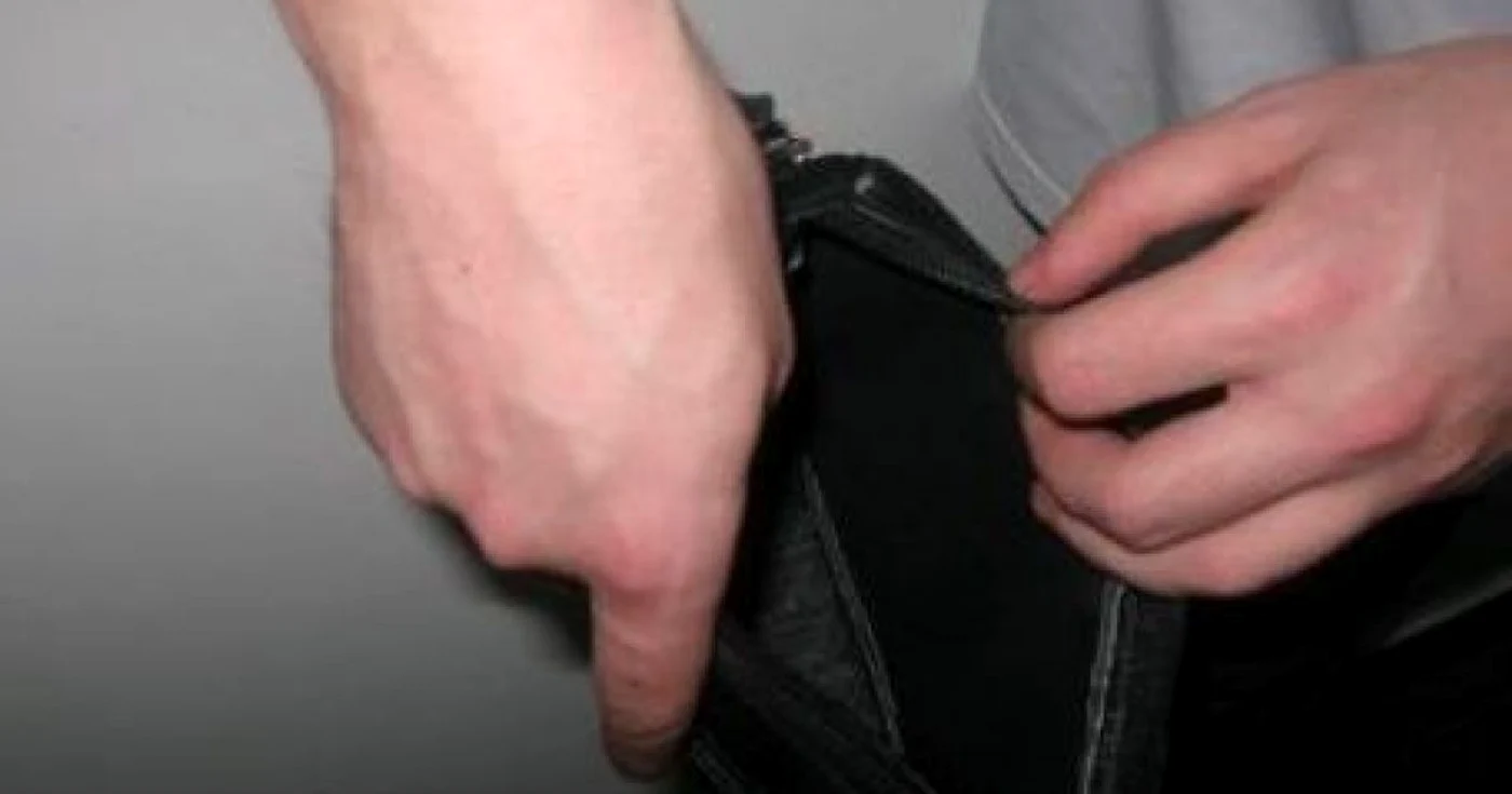 Metoda „borseta” este folosită de escorci pentru a înșela bătrânii și persoanele credule, foto: Arhivă Adevărul