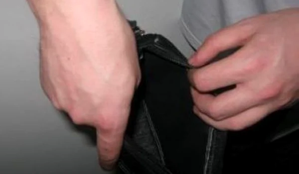 Metoda „borseta” este folosită de escorci pentru a înșela bătrânii și persoanele credule, foto: Arhivă Adevărul
