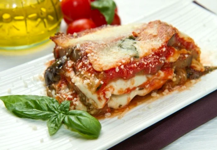 Daca vrei să prepari cea mai buna lasagna fără carne încearcă rețeta lui Jamie Oliver.clickpoftabuna.ro