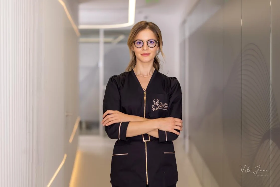 dr. Alina Mȋtcan, medic specialist Chirurgie Plastică, Estetică  Sursa foto Spitalul Zetta
