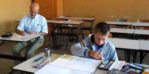 Profesorii Liceului de Artă continuă protestele şi marţi