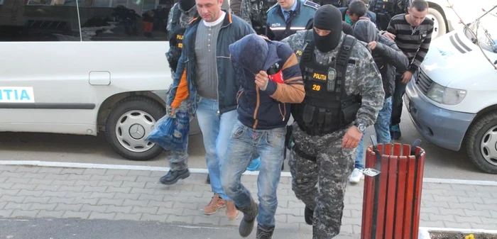 Suspeţii au fost aduşi la sediului IPJ Gorj