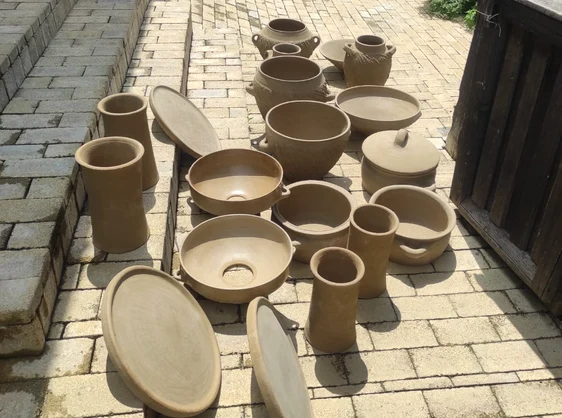 Vasele ceramice înainte de ardere FOTO: arhiva Lucian Truță