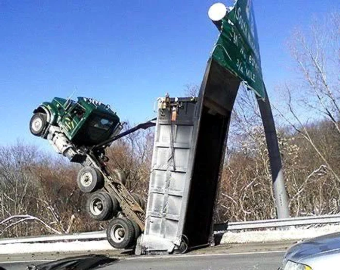 Cele mai spectaculoase accidente care au implicat camioane