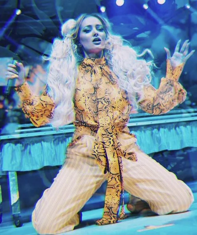 Delia, extravagantă în ținute 