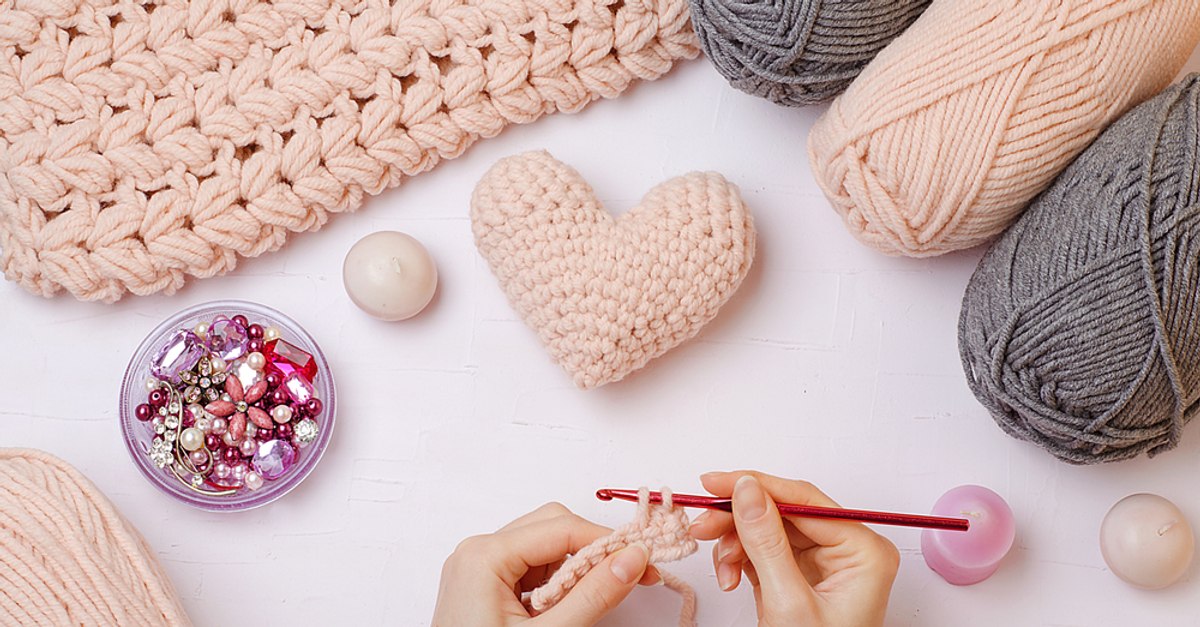 Studiul care a uimit cercetătorii. De ce femeile care tricotează sau practică grădinăritul îmbătrânesc mai lent și sunt mai puțin stresate