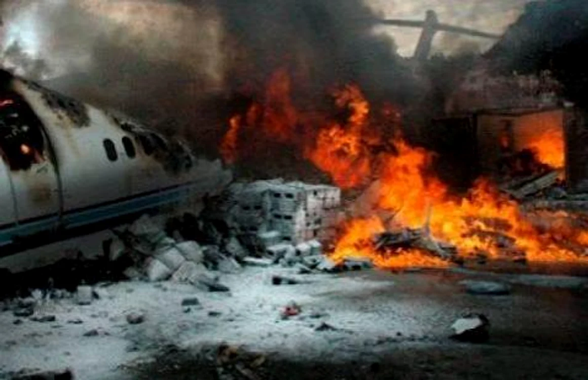 Avionul s-a prăbuşit în Franţa, peste mai multe clădiri care au luat focFoto generic