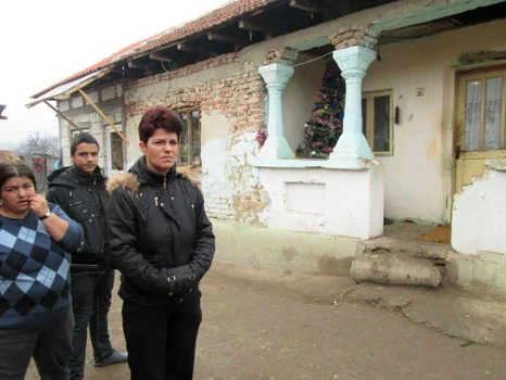 FOTO Născuţi în întuneric. Povestea gemenilor ce nu au văzut până acum chipul părinţilor