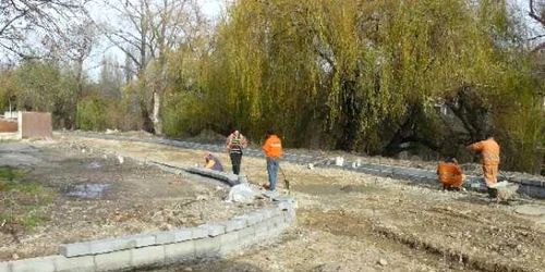 Lucrări la strada Principatele Unite