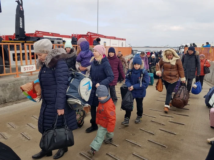 Cetăţenii din Ucraina fug din calea războiului FOTO: arhiva Adevărul