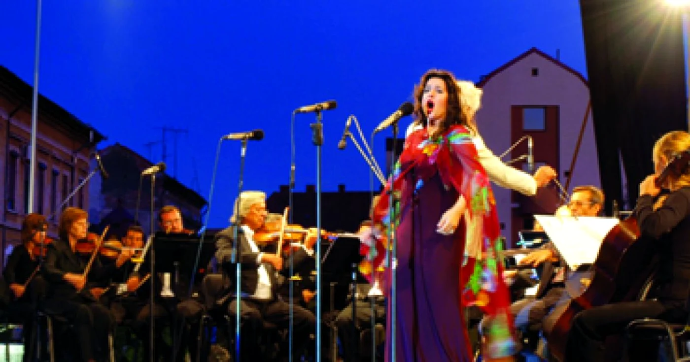 Arad: Gala de operă „Arad Open Air” aplaudată la scenă deschisă