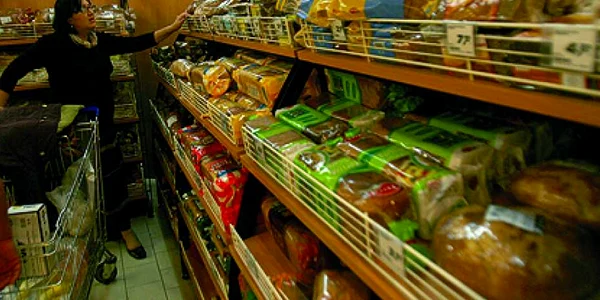 Hipermarketurile au fost deschise şi noaptea