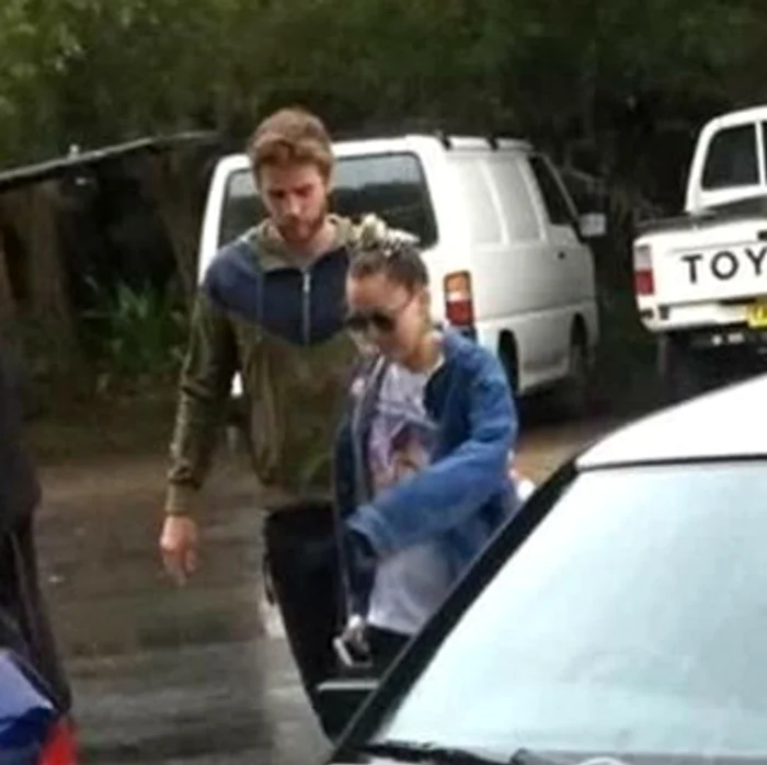 miley cyrus si liam hemsworth jpg jpeg