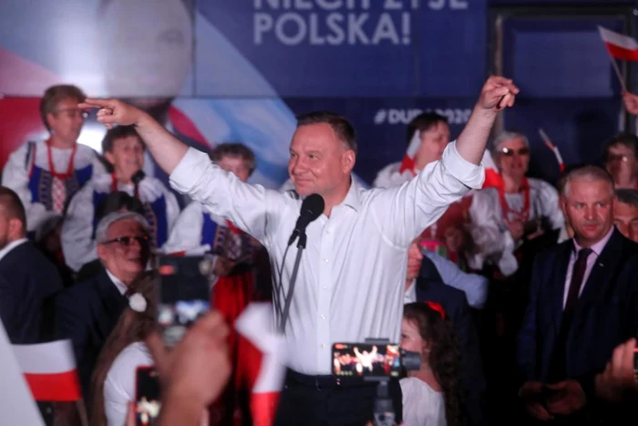 Preşedintele polonez Andrzej Duda se va confrunta în turul al doilea cu primarul liberal al Varşoviei Rafal Trzaskowski. FOTO EPA