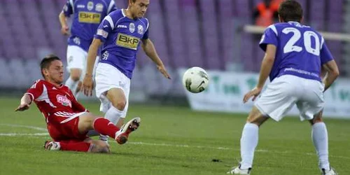 Jucătorii alb-violeţi îşi văd de treabă