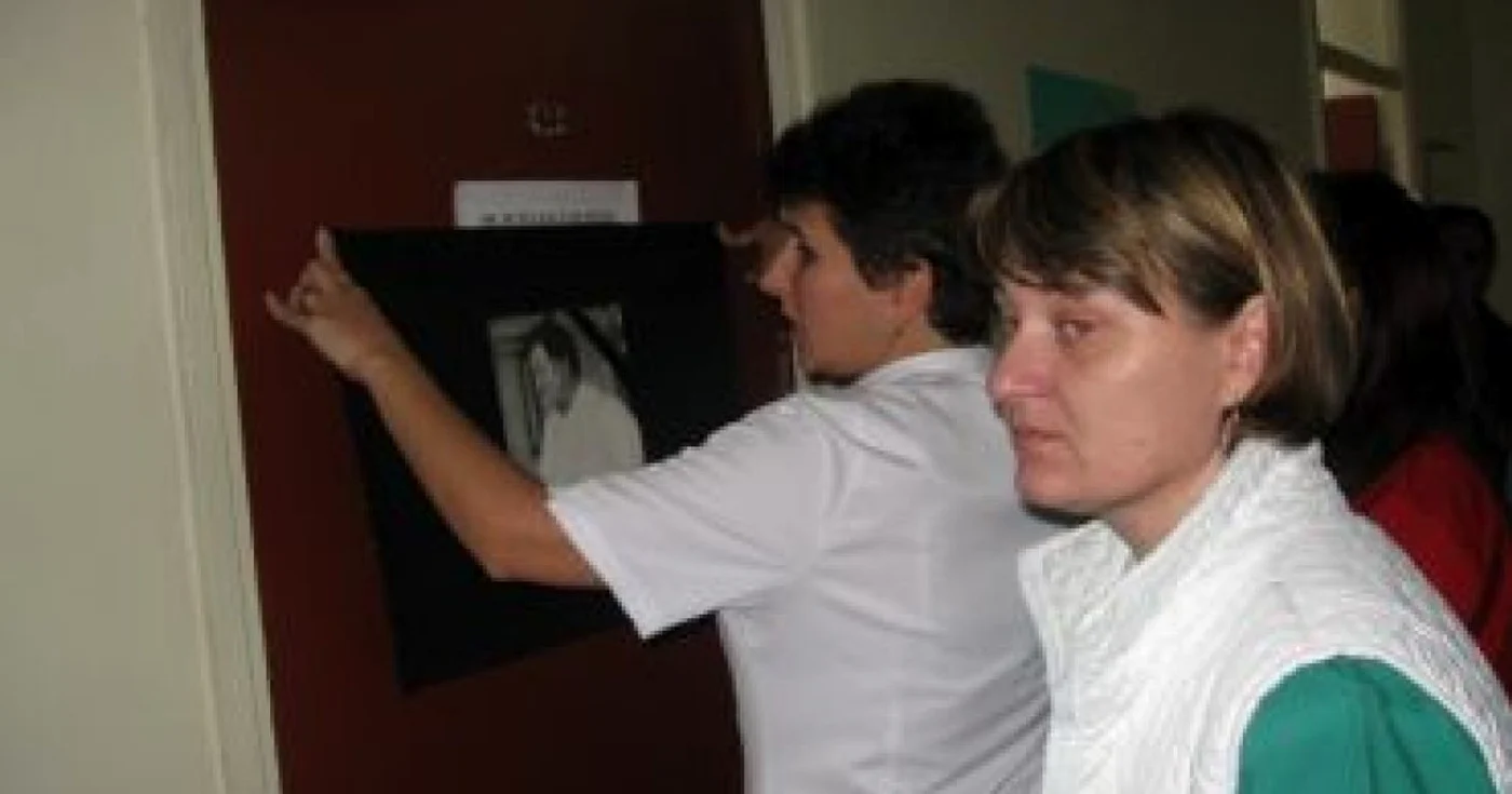 Colegii au pus doliu şi o fotografie a lui Dumitru Butulescu, pe uşa cabinetului 