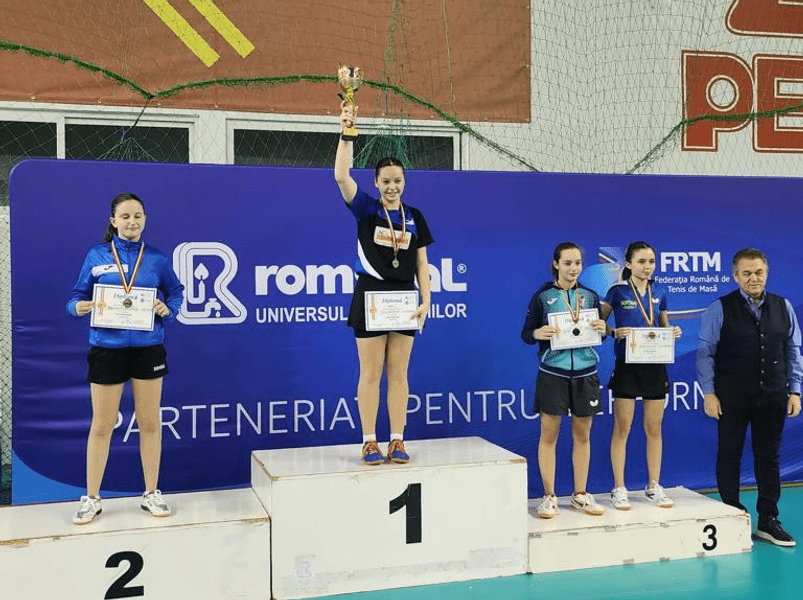 Performanță remarcabilă pentru tenisul de masă slătinean: trofeul Cupa României la U15 și locul III pe podium la U19