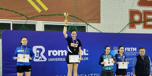 sportivele slatinene pe podium la U 15 si U 19   foto arhiva felicia coneschi (5) jpeg