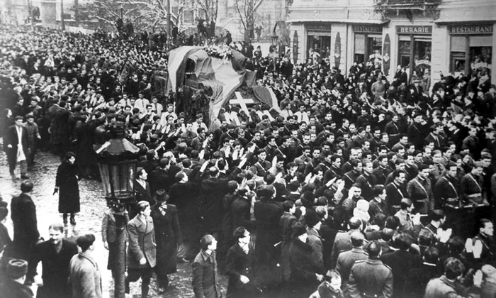 Funeraliile organizare de legionari pentru Ion Moța și Vasile Marin