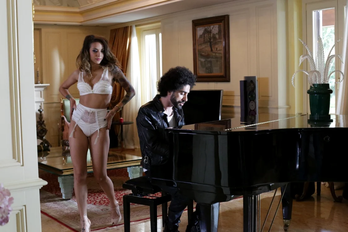 
    Viky Red are un videoclip nou  