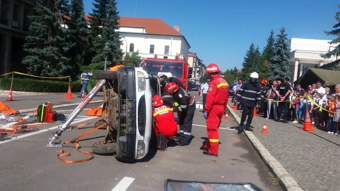 Pompierii sălăjeni vor face demonstraţii în centrul oraşului FOTO Adevărul