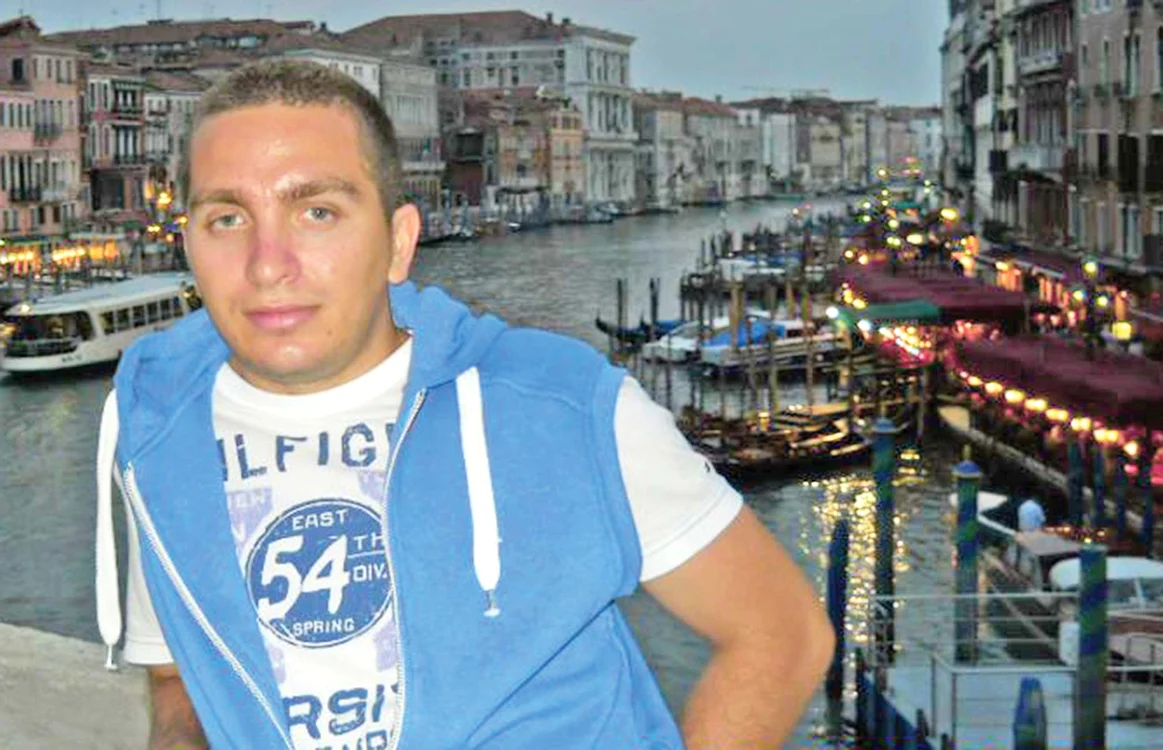 
    † George (28 de ani) şi-a anunţat cunoscuţii despre gest printr-o postare pe o reţea de socializareFoto: Facebook  