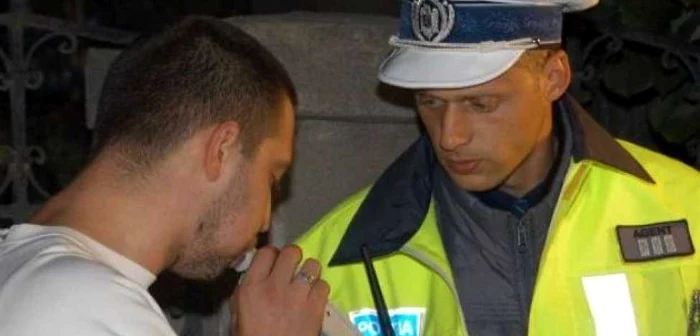 Tânărul avea o îmbibaţie alcoolică de 0,55 mg/l alcool pur în aerul expirat.