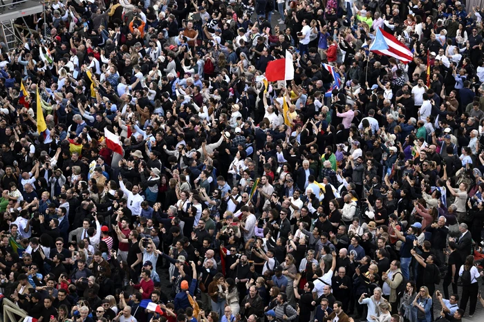 Mii de oameni s-au adunat la Vatican (Foto: GettyImages)
