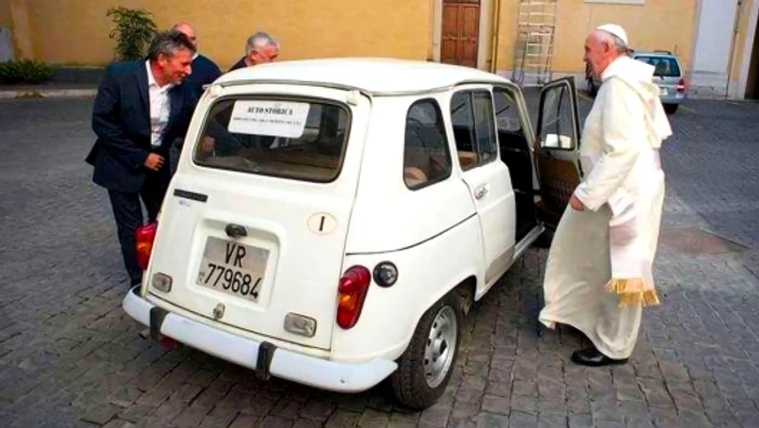 Un Renault 4 primit de Papă în 2013