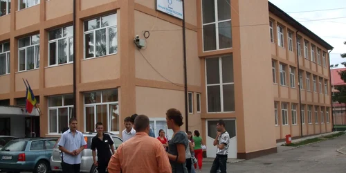 Elevii de la Grupul Şcolar Oltchim participă la manifestare