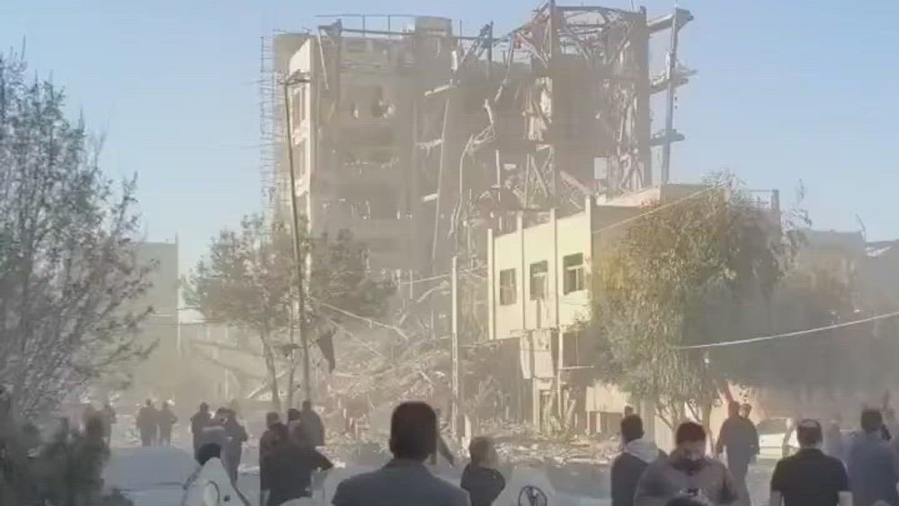 Israelul a bombardat clădirea unde clericii urmau să aleagă noul lider suprem al Iranului