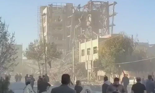 Mehdi H Geolocation of the building struck today in this video in the Iranian BMNfFg (1) mp4 thumbnail png