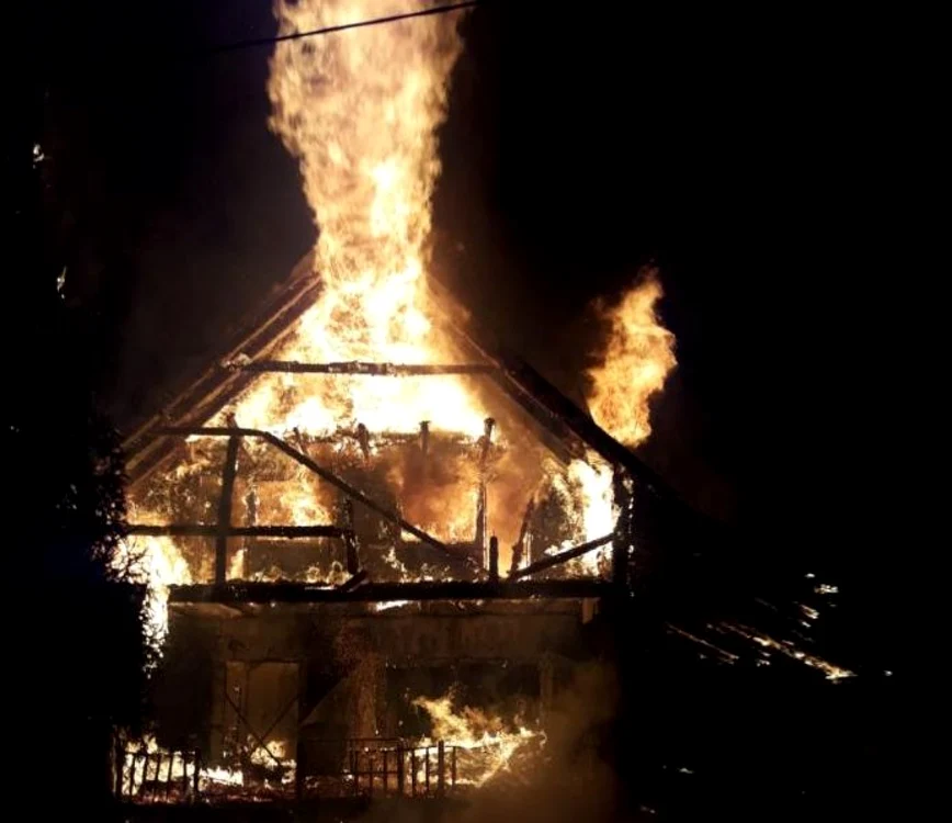 Cabana a fost distrusă în întregime. Foto Arhivă