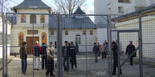 50 de deţinuţi au participat la dezbatere