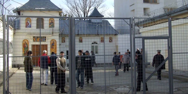 50 de deţinuţi au participat la dezbatere