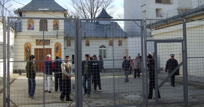 50 de deţinuţi au participat la dezbatere