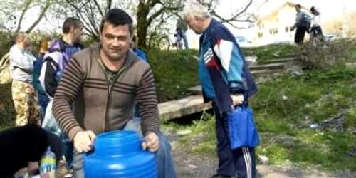 Oamenii vor fi nevoiţi să ia apă de la izvorul situat la periferia oraşului. (Arhivă)